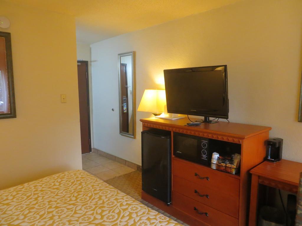 Days Inn Austin Crossroads ภายนอก รูปภาพ