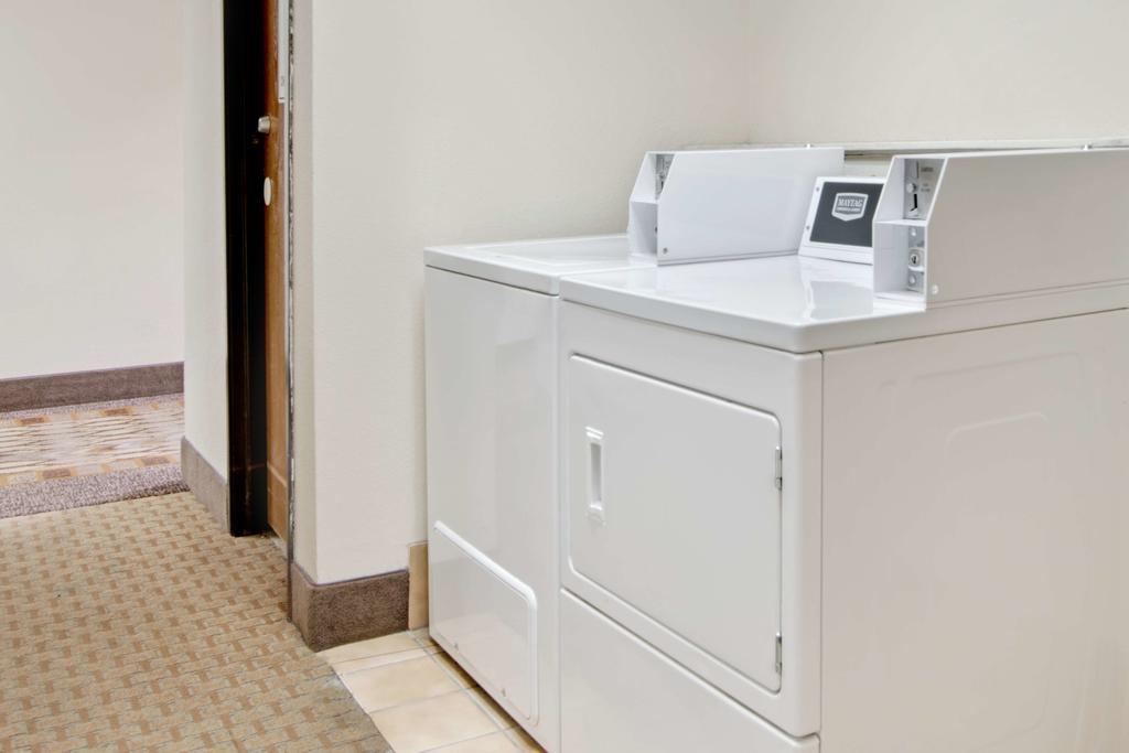 Days Inn Austin Crossroads ภายนอก รูปภาพ
